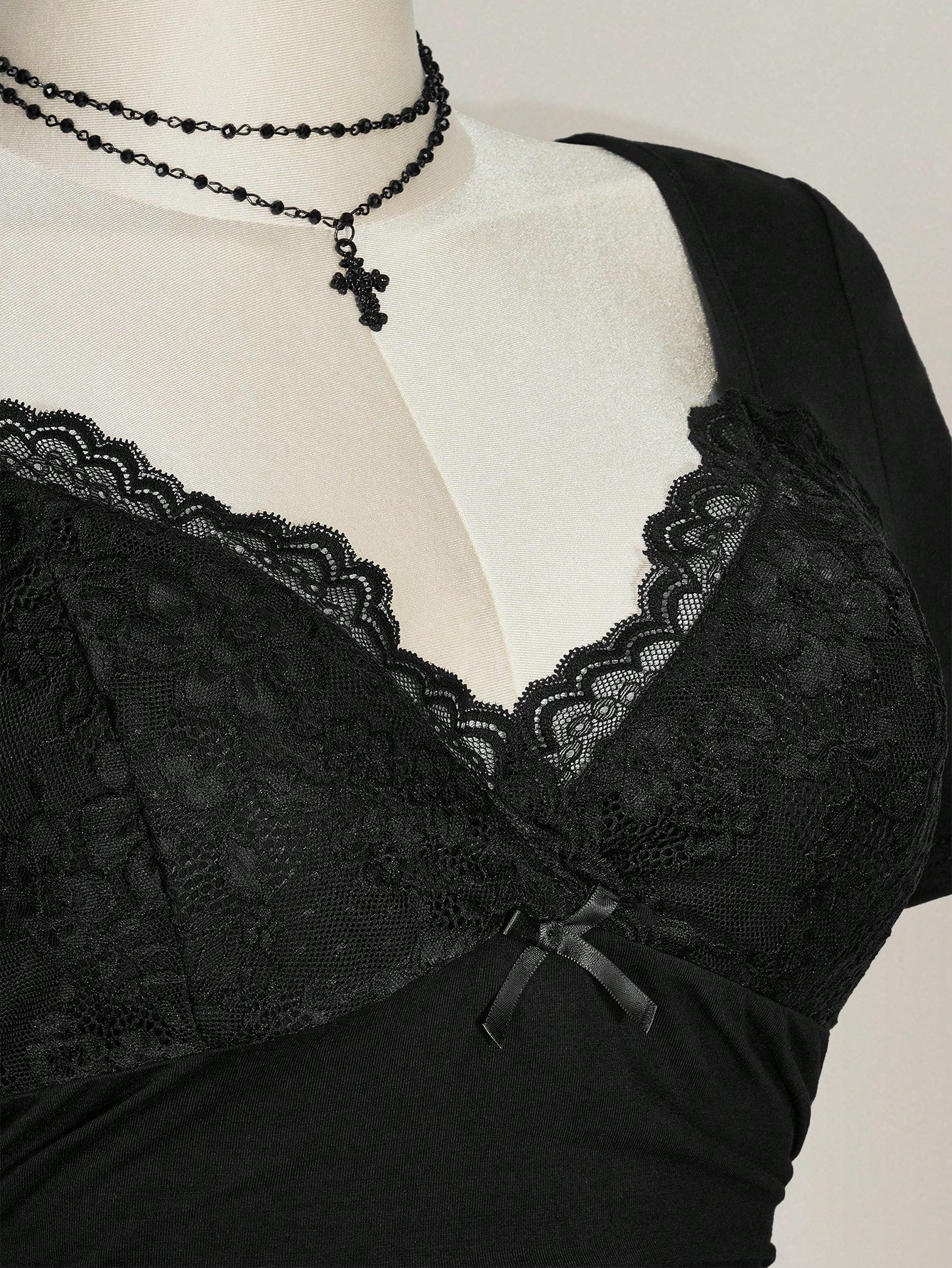 ICON Plus Size V-Neck Lace Splicing Waist Ruched Fitted Knit Top, Sexy T-Shirt For Spring/Summer, Suitable As Wedding Guest