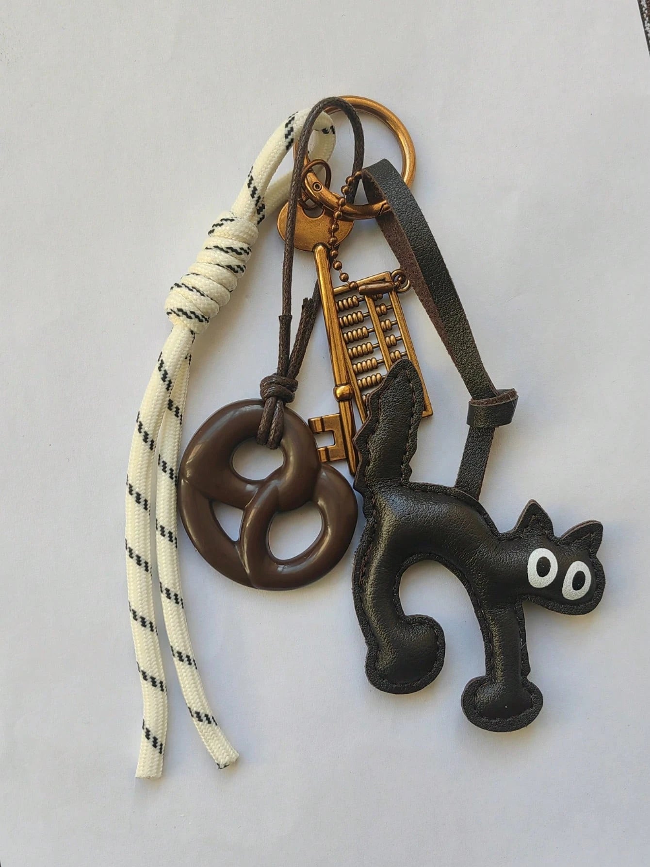 INS Style Edgy Chic Key Chain, Cute Accessories Including Biscuit, Abacus, Big-Eyed Cat Designs, Decorative Knotted Lanyards, Suitable For Women, Girls, Office, School, Small Gifts To Enhance Your Sty