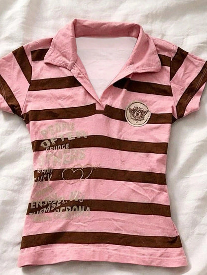 IslaSuriya Women's Y2K Striped Polo Shirt, Pink & Brown V-Neck Short Sleeve Tee With Letter & Heart Print, Slim Fit Retro Casual Top, Perfect Gift For Her