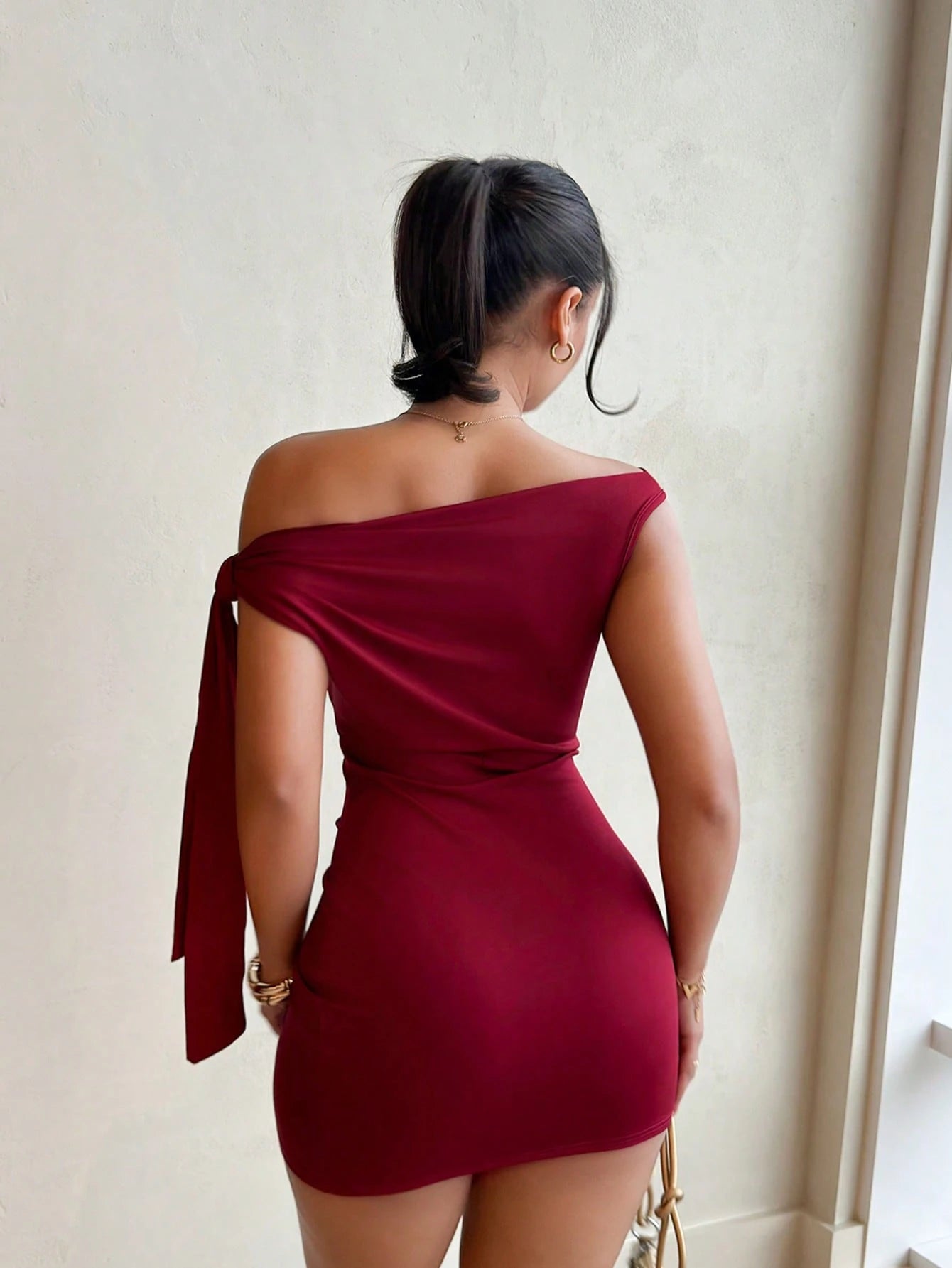 leahseptember Women's Oblique Shoulder Flounce Sexy Bodycon Dress, Waist Cinching, Bodycon, French Chic Mini Skirt