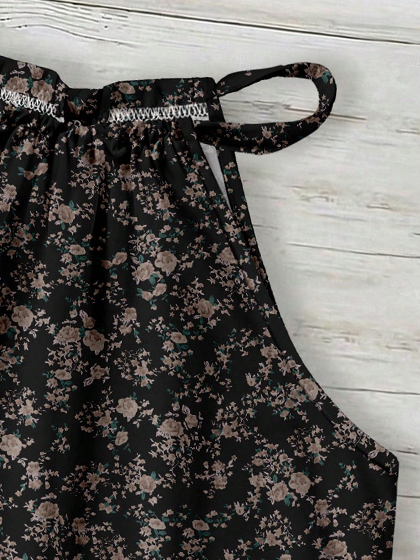 LUNE Women's Ditsy Floral Halter Neck Camisole, Suitable For Spring/Summer Vacation Black Floral Boho