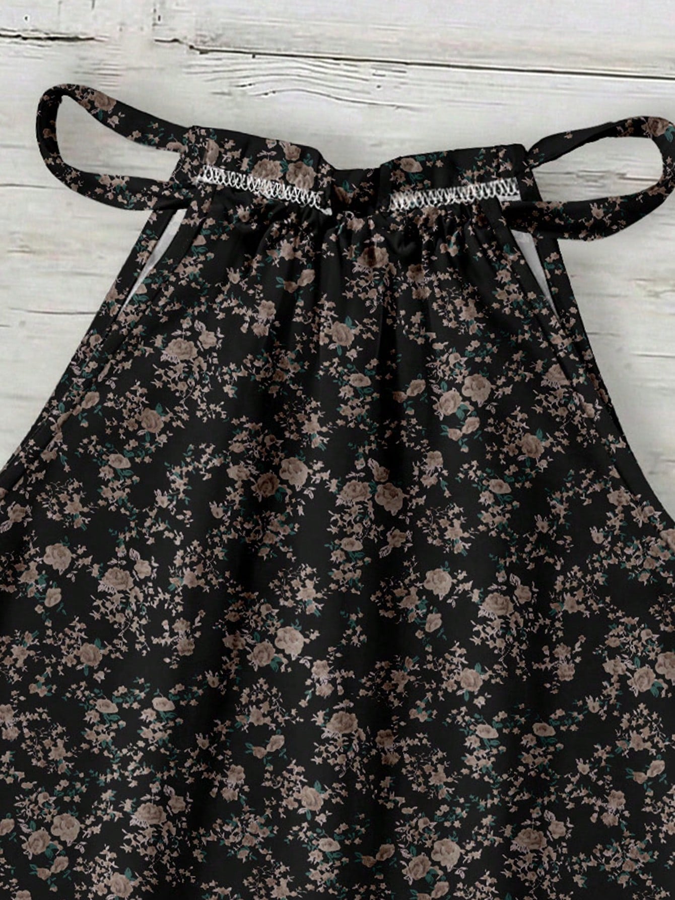 LUNE Women's Ditsy Floral Halter Neck Camisole, Suitable For Spring/Summer Vacation Black Floral Boho