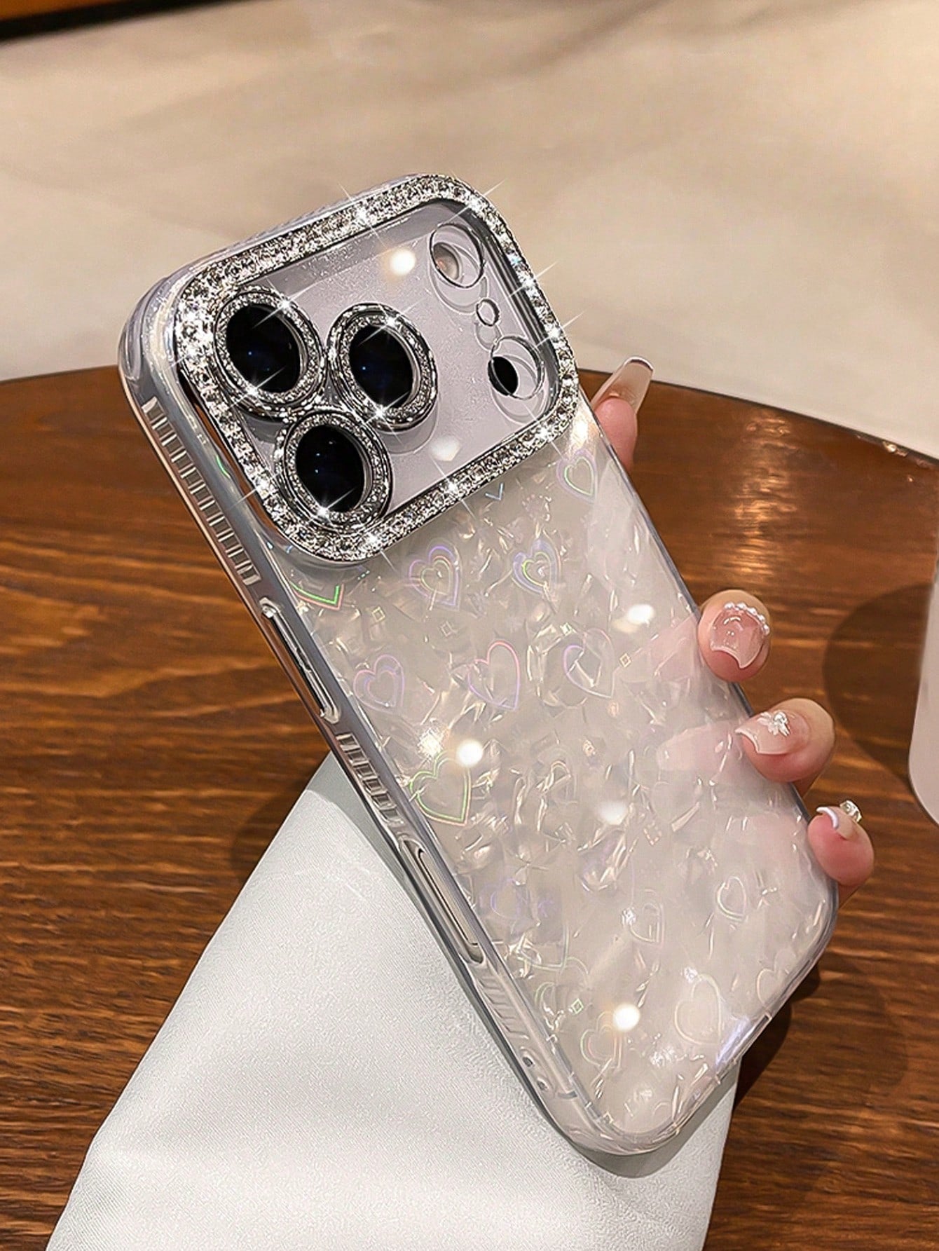 Luxury Sparkly Sequin Minimalist White Pearlescent Heart Pattern Premium Rhinestone Bright White Heart Acrylic Hard Phone Case Compatible With IPhone 17 Pro Max/17 Pro/17 Air/17/16 Pro Max/16/16 Pro/1