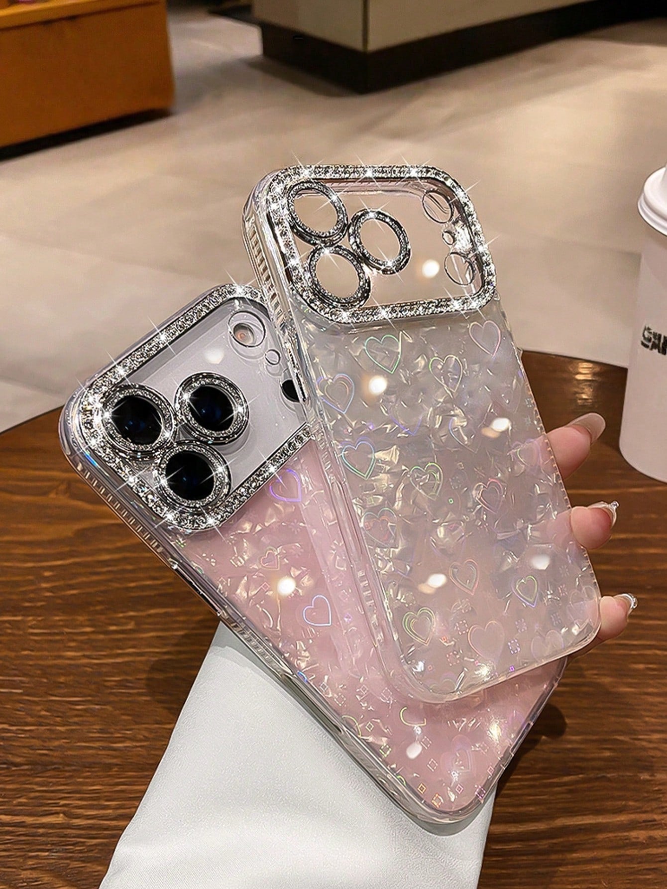 Luxury Sparkly Sequin Minimalist White Pearlescent Heart Pattern Premium Rhinestone Bright White Heart Acrylic Hard Phone Case Compatible With IPhone 17 Pro Max/17 Pro/17 Air/17/16 Pro Max/16/16 Pro/1