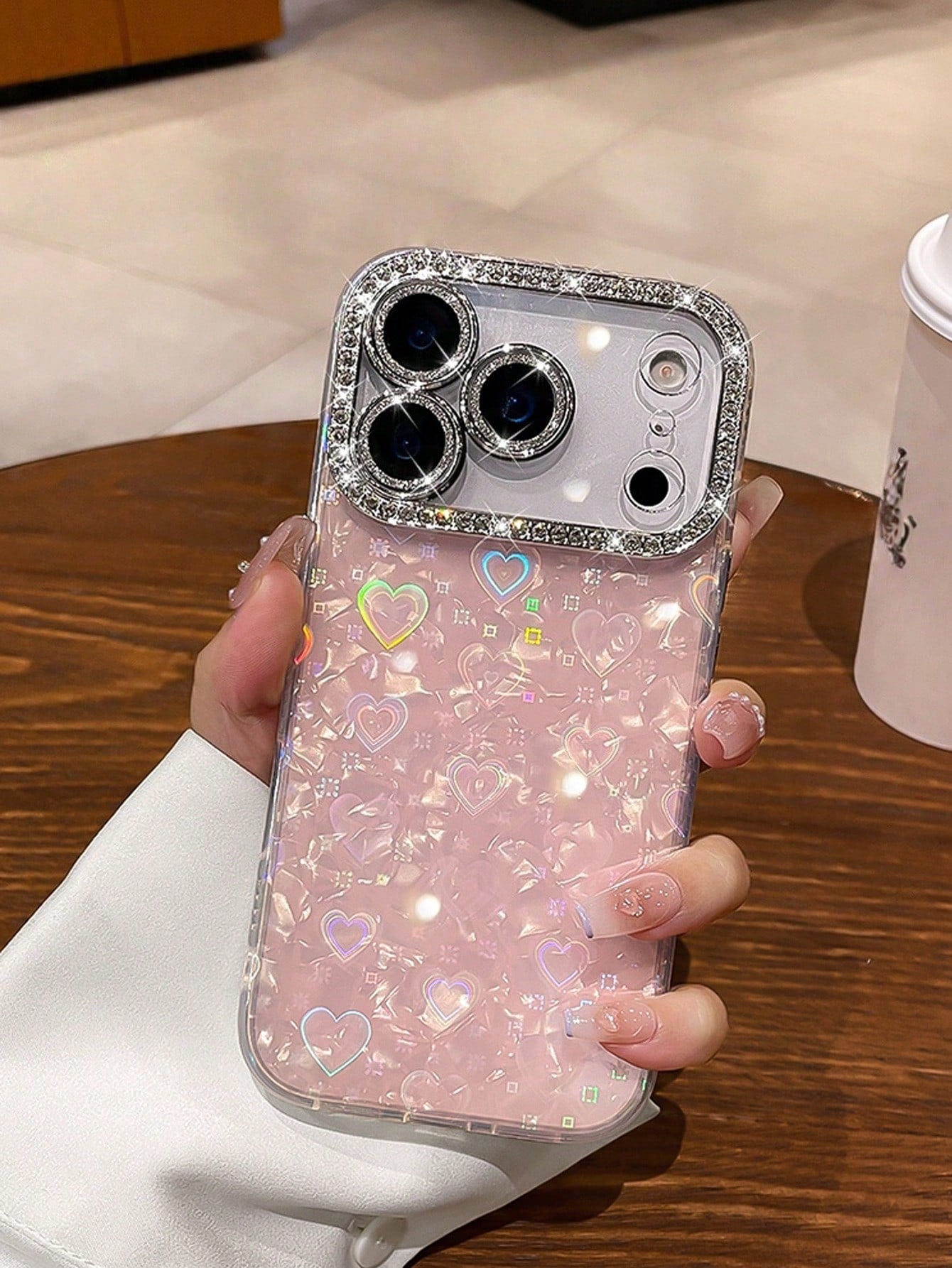 Luxury Sparkly Sequin Minimalist White Pearlescent Heart Pattern Premium Rhinestone Bright White Heart Acrylic Hard Phone Case Compatible With IPhone 17 Pro Max/17 Pro/17 Air/17/16 Pro Max/16/16 Pro/1