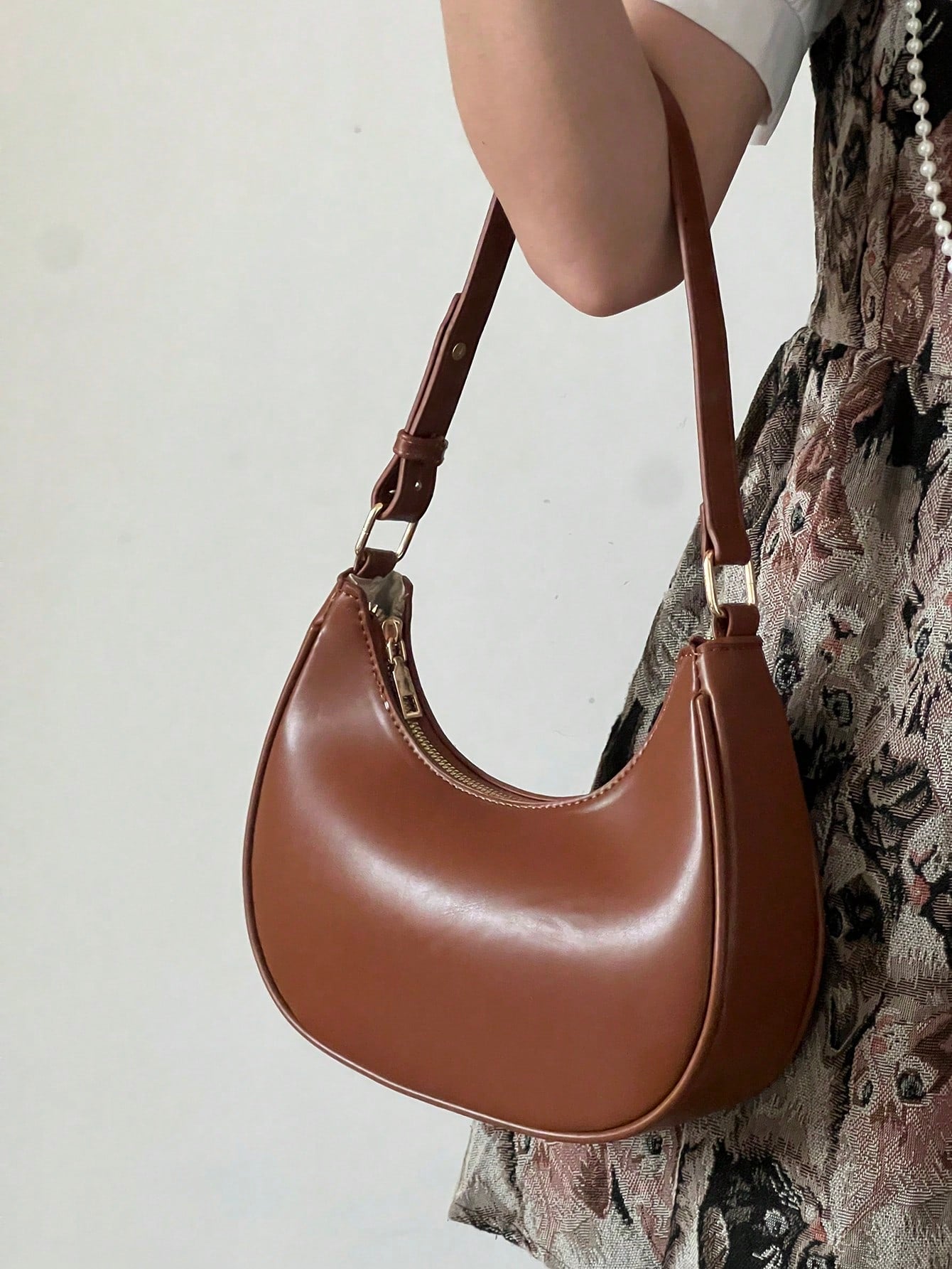 New Fashionable Simple And Stylish Atmosphere Crescent-Shaped Bright Surface Casual Classic Everyday Commuter Bag, Detachable Shoulder Crossbody Bag