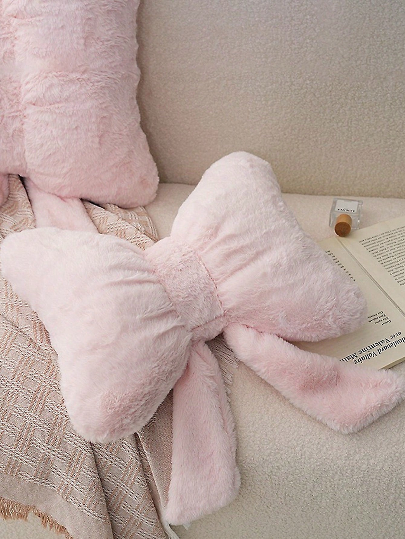 New Pink Bow Decor Throw Pillow, Soft & Cute, Suitable For Bed, Sofa And Bedroom Decor, Essential Home Decor Item For Spring/Summer, Also Perfect Gift For Holidays, Weddings, Graduations, Birthdays, C