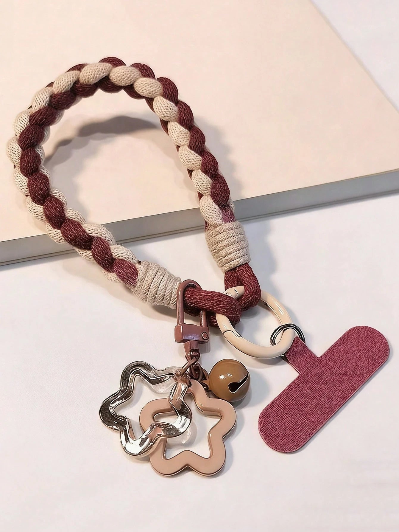 New Short Wine Red Mobile Phone Lanyard With Star Pendant, Fashionable Outdoor Chain, Key Case, Sturdy Lanyard For Women.
