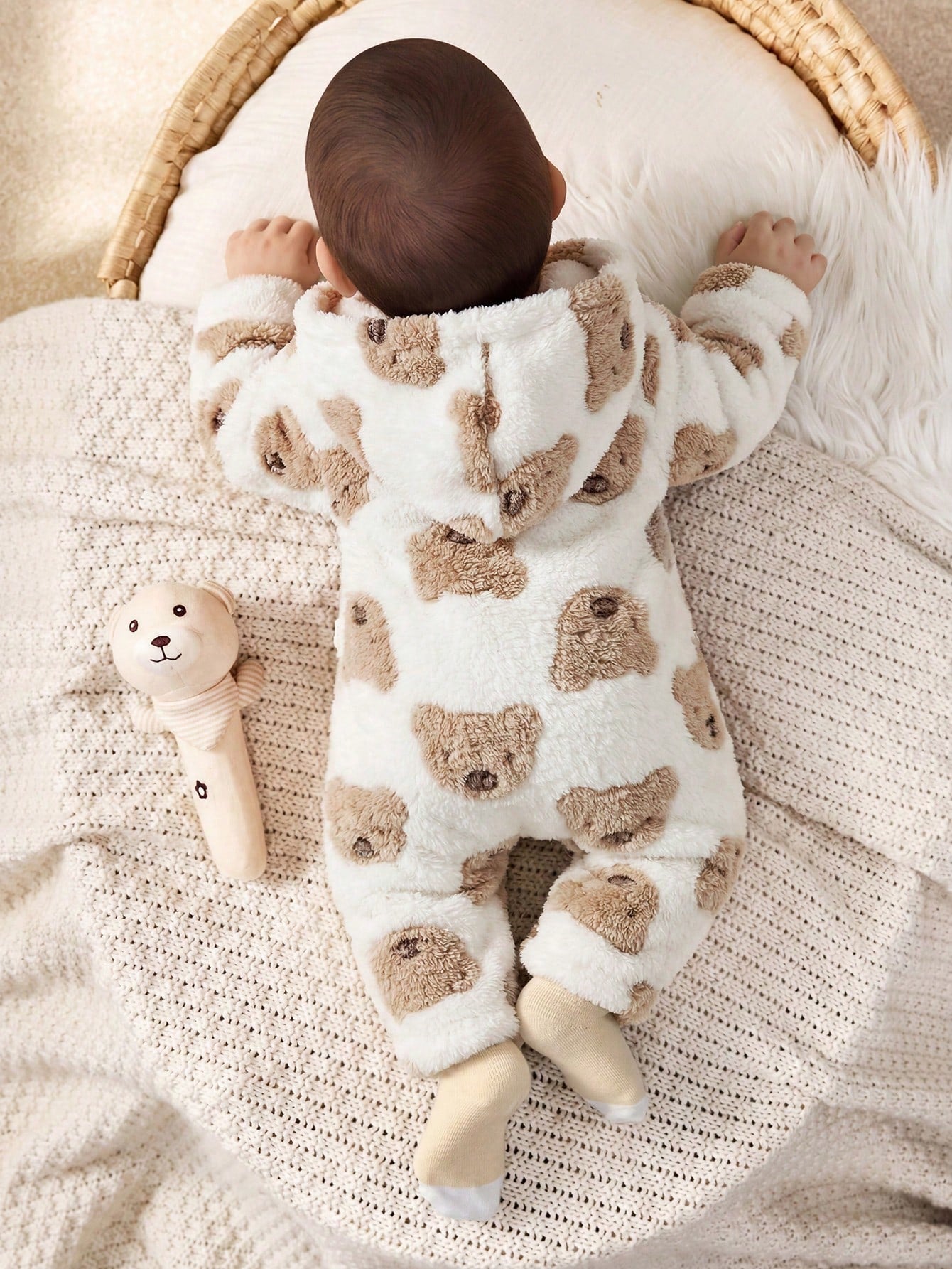 Newborn Baby Boy/Girl Cute Autumn/Winter Casual White Fuzzy Cartoon Bear Pattern Hooded Romper Loungewear