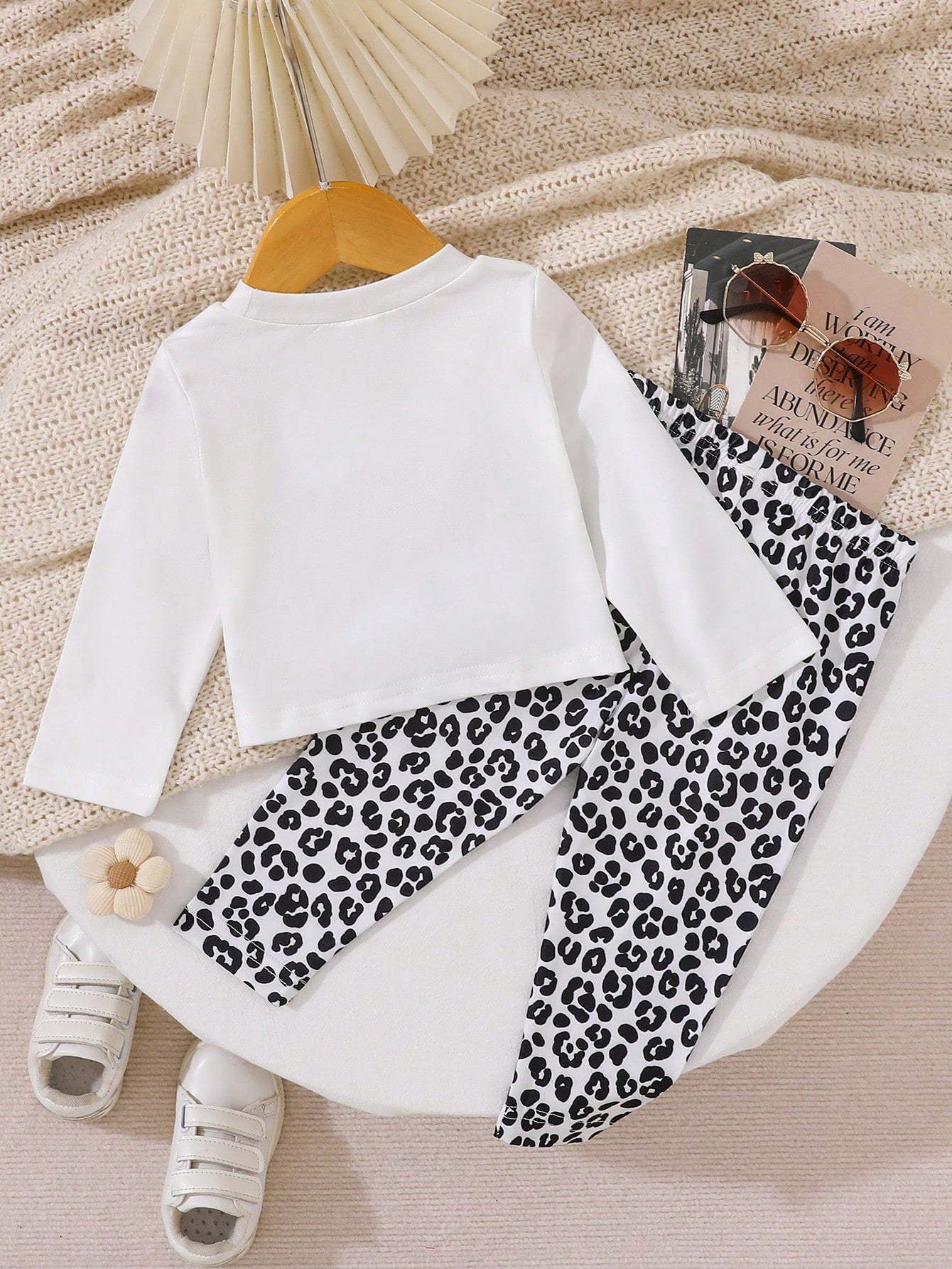 Playful Pals 2pcs/Set Baby Girls Cute Black And White Leopard Cat Pattern Long Sleeve T-Shirt And Pants Set,Autumn Family Matching Casual Comfortable Soft Outfit