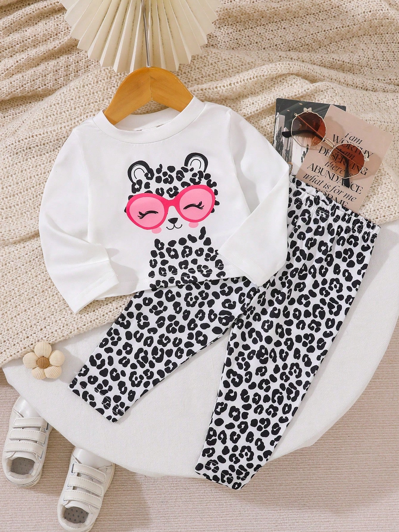 Playful Pals 2pcs/Set Baby Girls Cute Black And White Leopard Cat Pattern Long Sleeve T-Shirt And Pants Set,Autumn Family Matching Casual Comfortable Soft Outfit