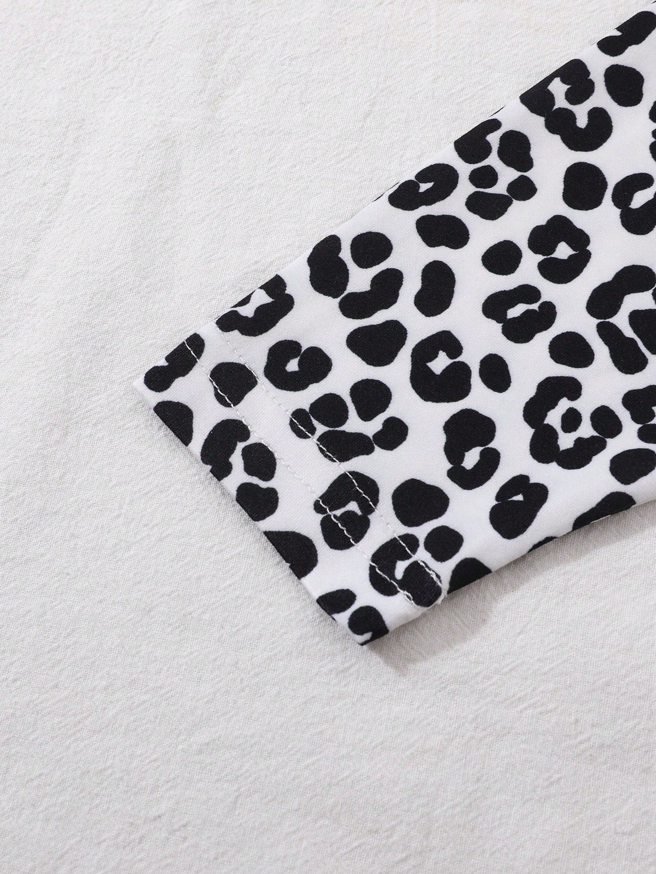 Playful Pals 2pcs/Set Baby Girls Cute Black And White Leopard Cat Pattern Long Sleeve T-Shirt And Pants Set,Autumn Family Matching Casual Comfortable Soft Outfit
