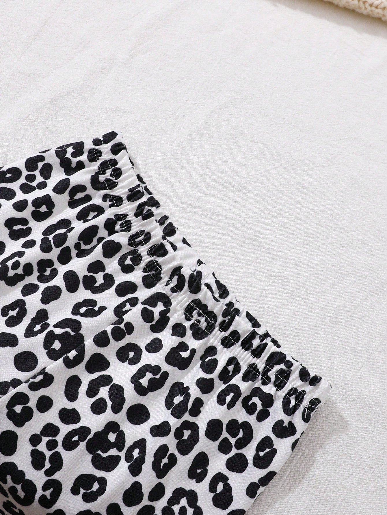 Playful Pals 2pcs/Set Baby Girls Cute Black And White Leopard Cat Pattern Long Sleeve T-Shirt And Pants Set,Autumn Family Matching Casual Comfortable Soft Outfit