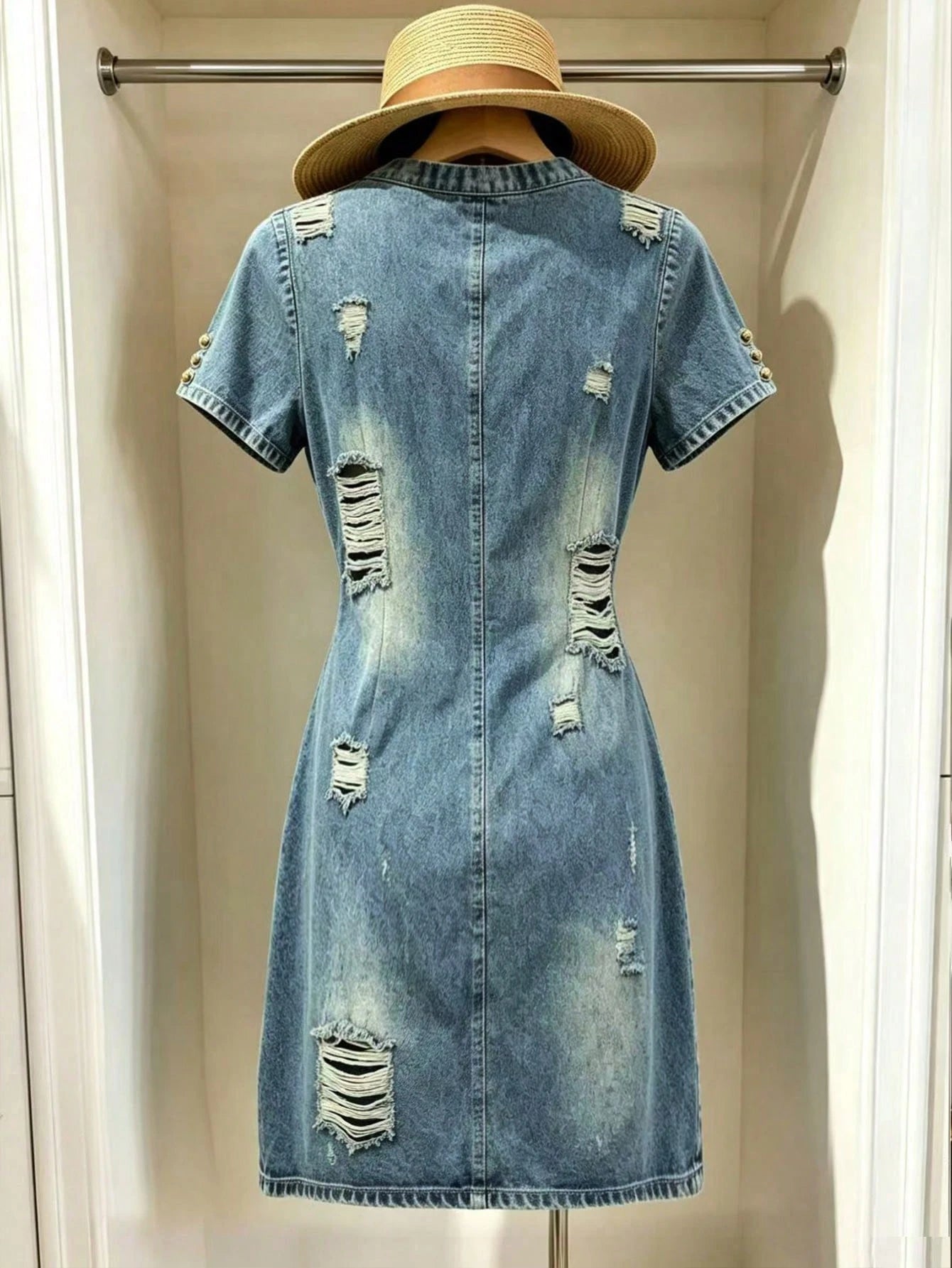 Resyla Women's Letter Print Round Neck Casual Minimalist Short Sleeve Mini Dress