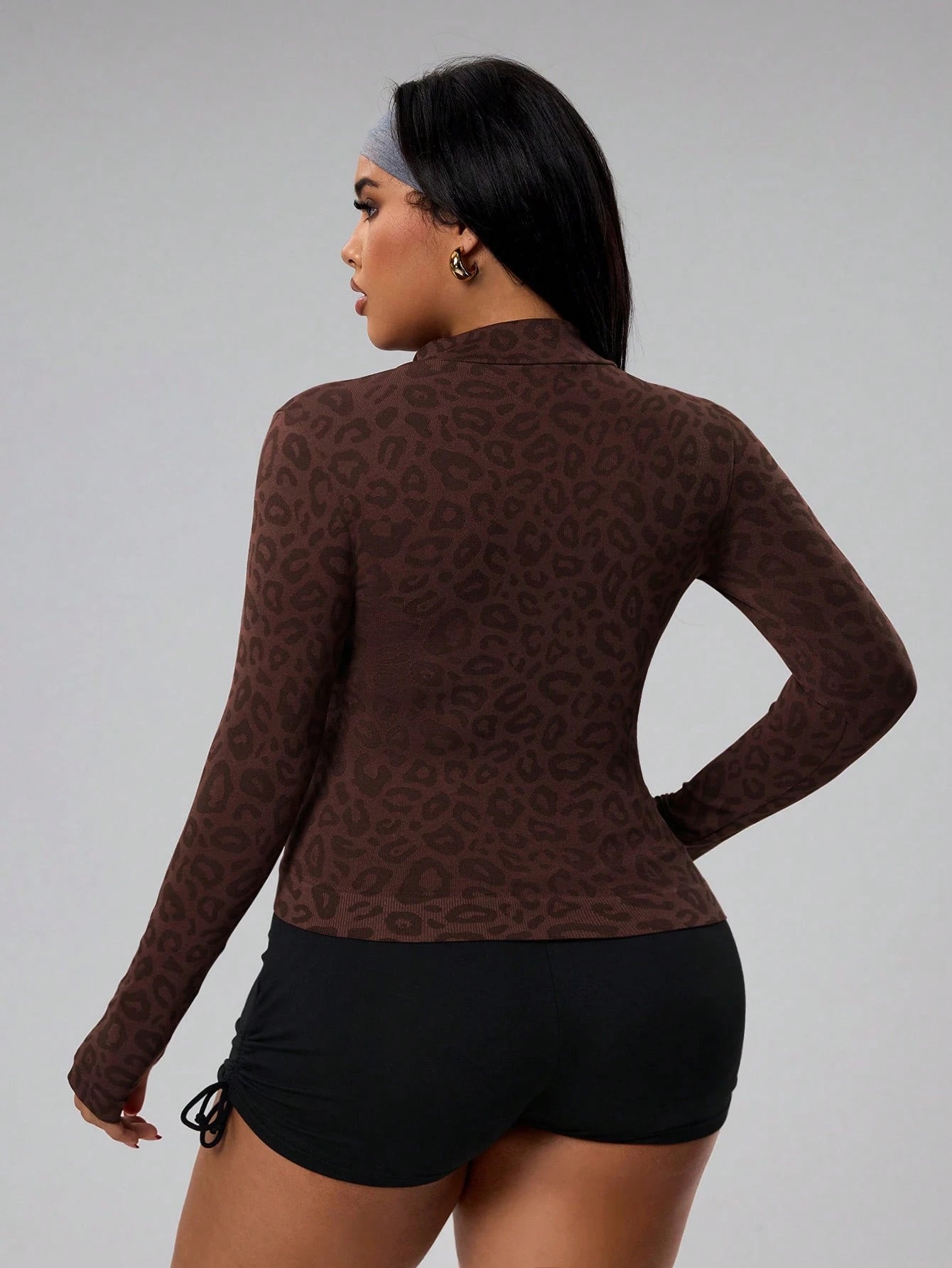 Rhythm Era Plus Size Women Seamless Leopard Print Zip-Up Long Sleeve Jacket Zip Up Workout Jacket Curvy Workout Top Zipper Front Long Torso Brown Workout Top