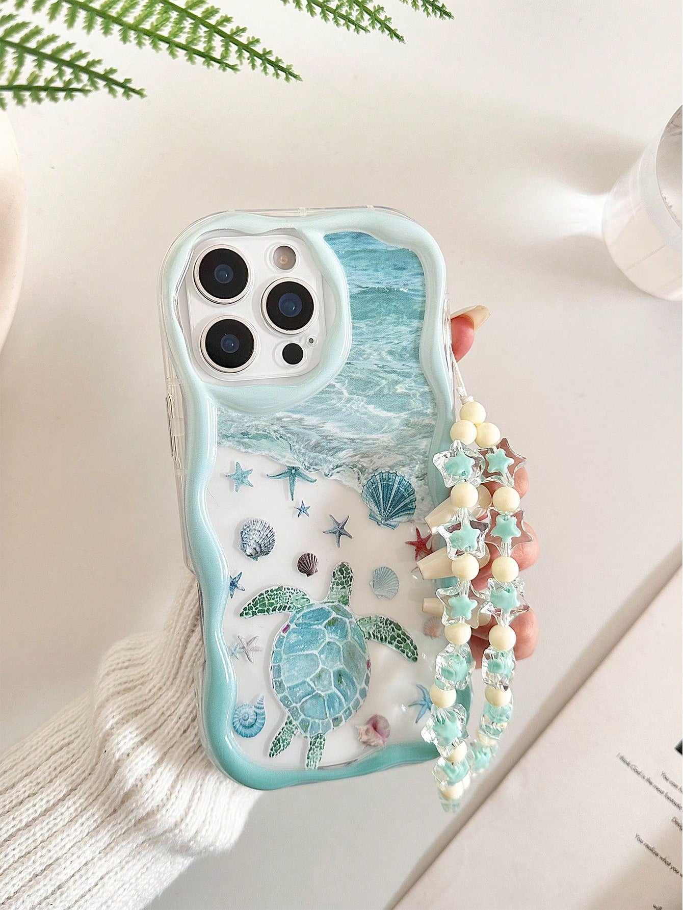 Shockproof Sea Turtle Cream Textured Wavy Edge Glossy Starfish Shell Turtle Painted Anti-Drop Phone Case With Beaded Bracelet Accessory, Compatible With IPhone 17pro/17Air/17/17promax16/11/16pro/16pl