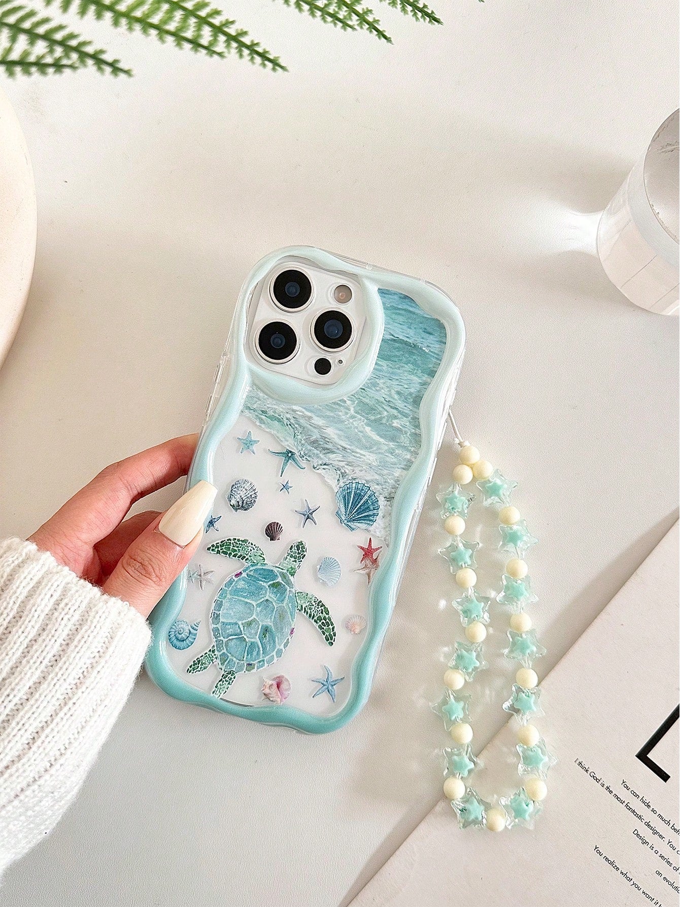 Shockproof Sea Turtle Cream Textured Wavy Edge Glossy Starfish Shell Turtle Painted Anti-Drop Phone Case With Beaded Bracelet Accessory, Compatible With IPhone 17pro/17Air/17/17promax16/11/16pro/16pl
