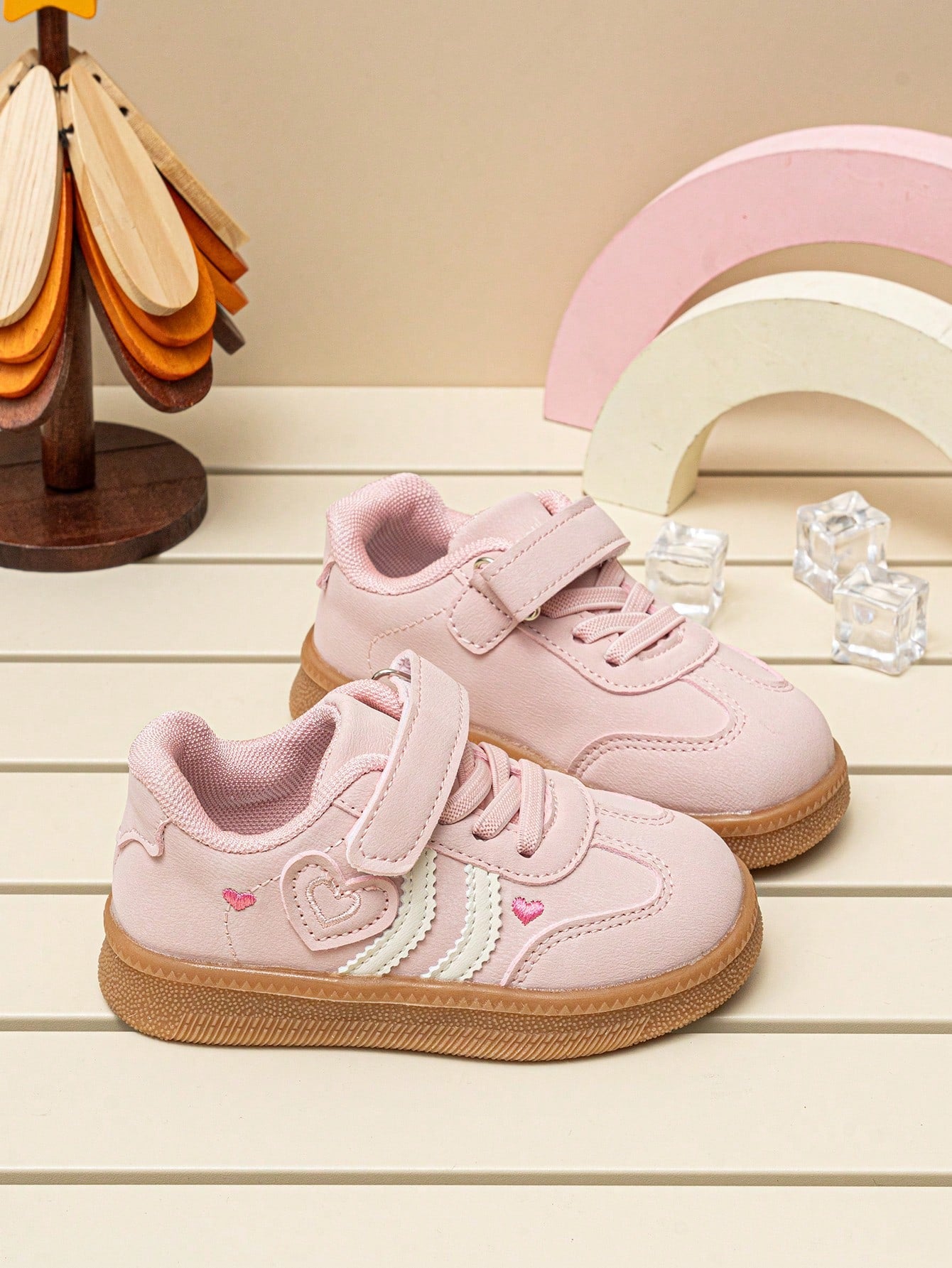 Sweet Heart Embroidery Girls' Low-Top Sneakers, Colorblock Soft Sole, Hook & Loop Closure, Casual Daily Commute Shoes For Toddlers