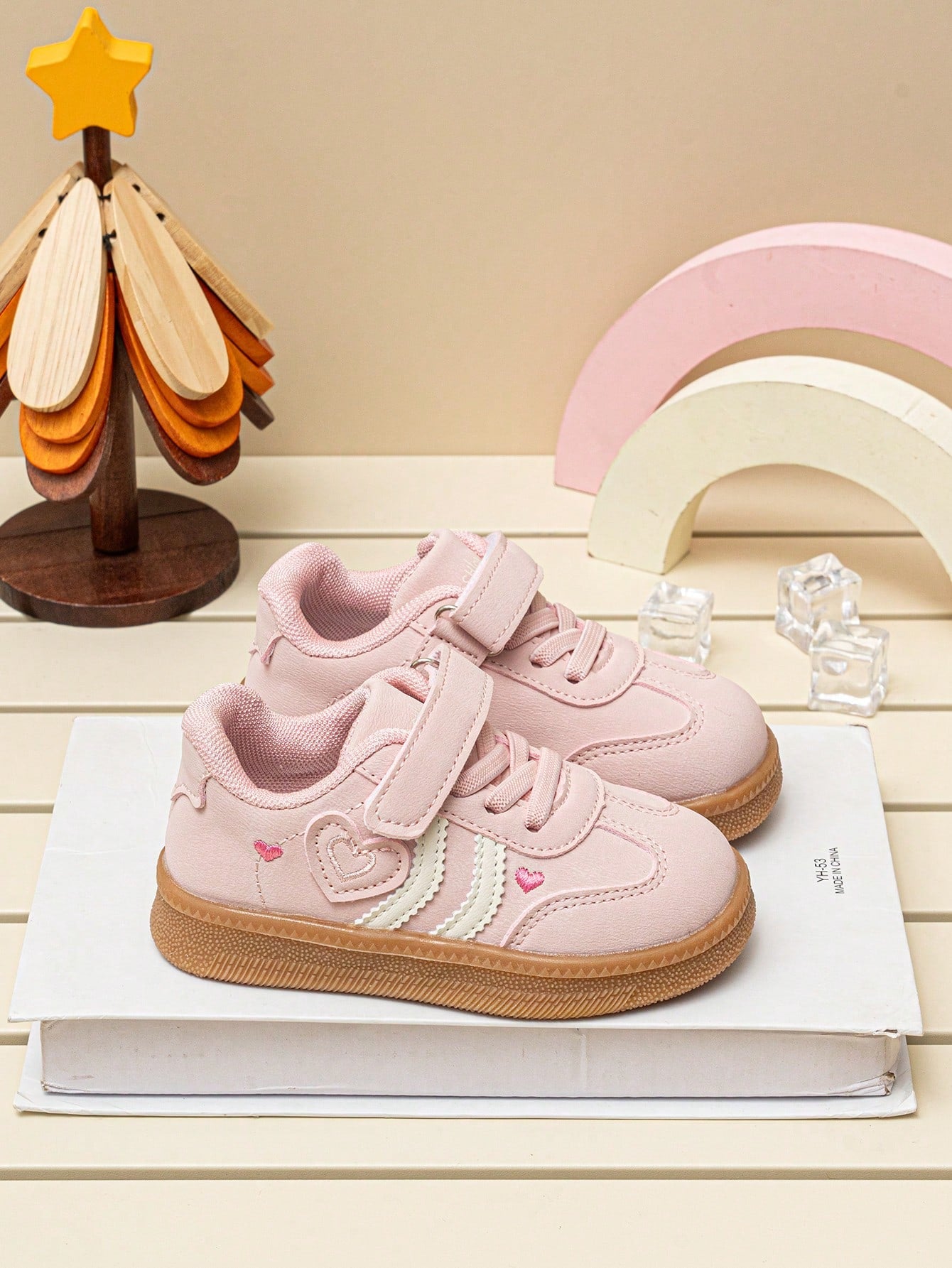Sweet Heart Embroidery Girls' Low-Top Sneakers, Colorblock Soft Sole, Hook & Loop Closure, Casual Daily Commute Shoes For Toddlers