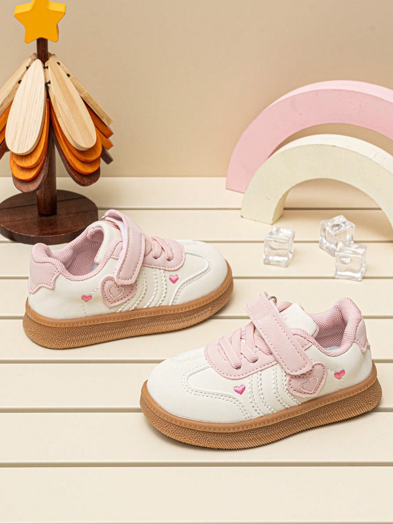 Sweet Heart Embroidery Girls' Low-Top Sneakers, Colorblock Soft Sole, Hook & Loop Closure, Casual Daily Commute Shoes For Toddlers