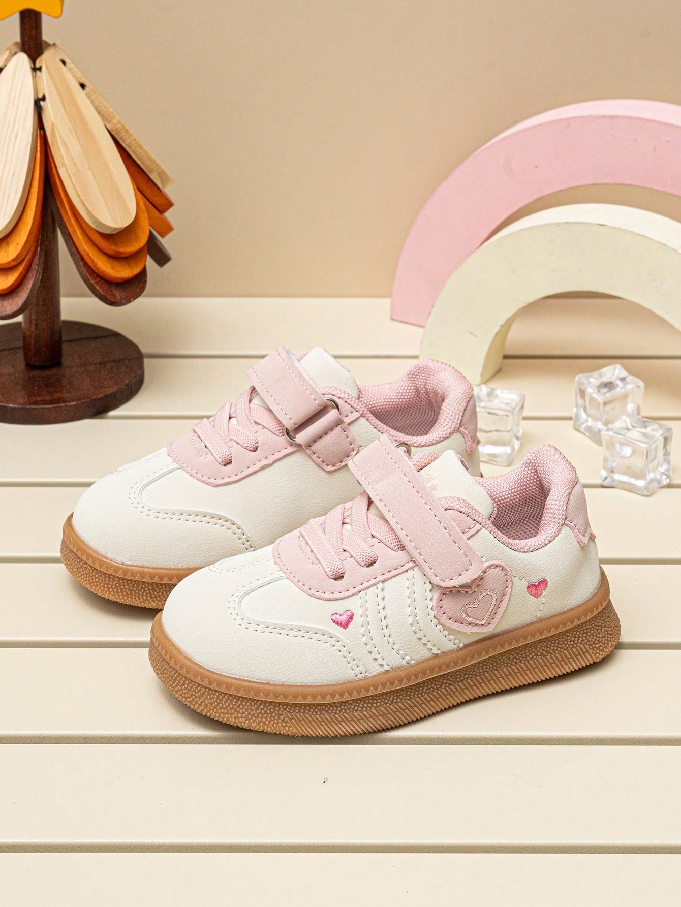 Sweet Heart Embroidery Girls' Low-Top Sneakers, Colorblock Soft Sole, Hook & Loop Closure, Casual Daily Commute Shoes For Toddlers