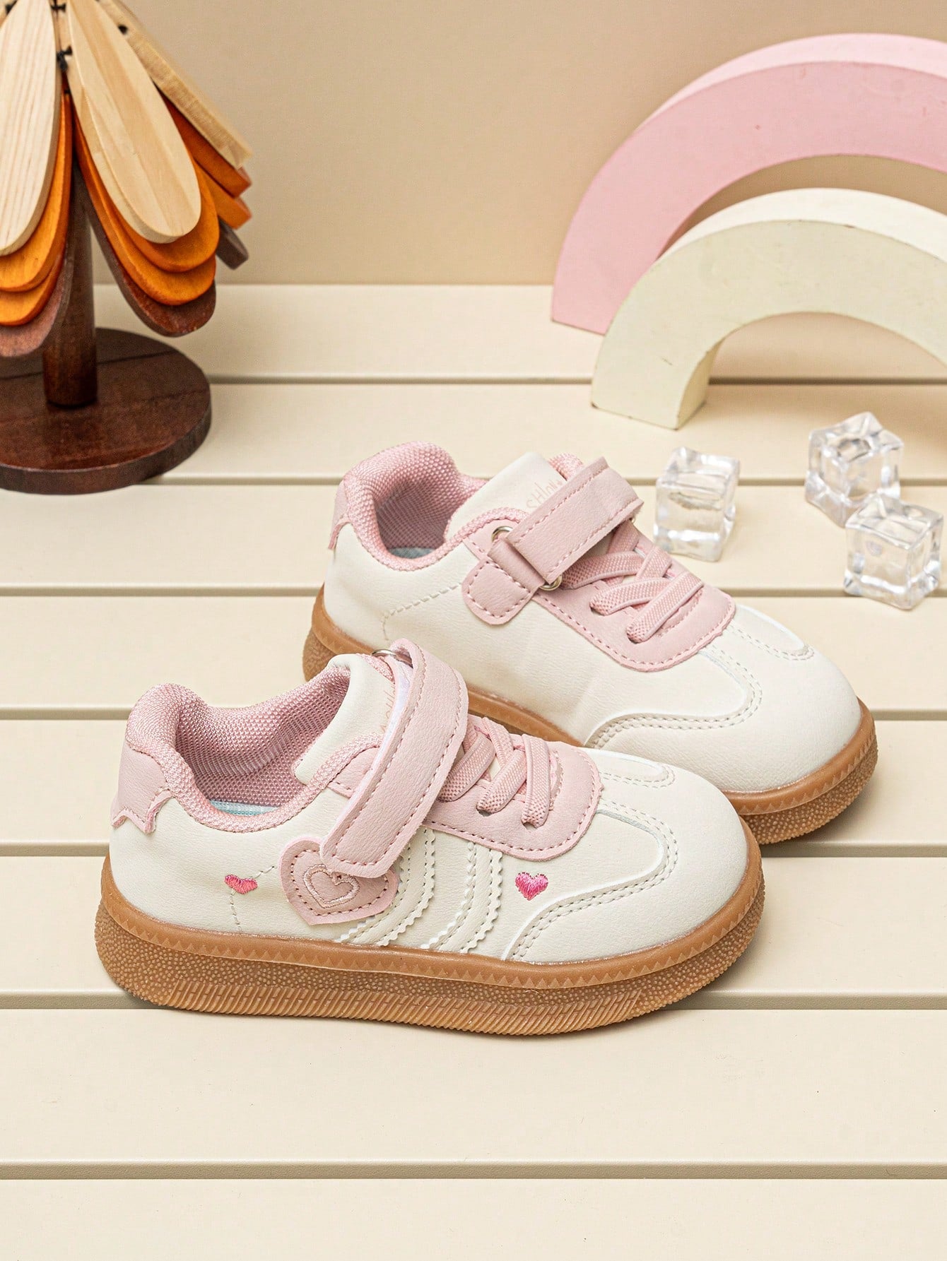 Sweet Heart Embroidery Girls' Low-Top Sneakers, Colorblock Soft Sole, Hook & Loop Closure, Casual Daily Commute Shoes For Toddlers