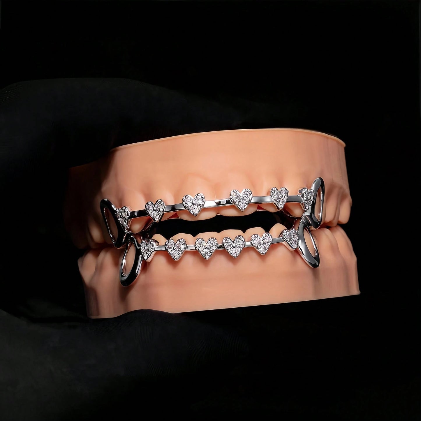 THATBOY 2pcs Love Connection Side Hollowed-Out Grillz Copper Inset 5A Zirconia Hip Hop Jewelry Grillz Cool Pop Party Gift Lady Grillz
