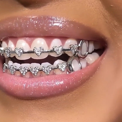 THATBOY 2pcs Love Connection Side Hollowed-Out Grillz Copper Inset 5A Zirconia Hip Hop Jewelry Grillz Cool Pop Party Gift Lady Grillz