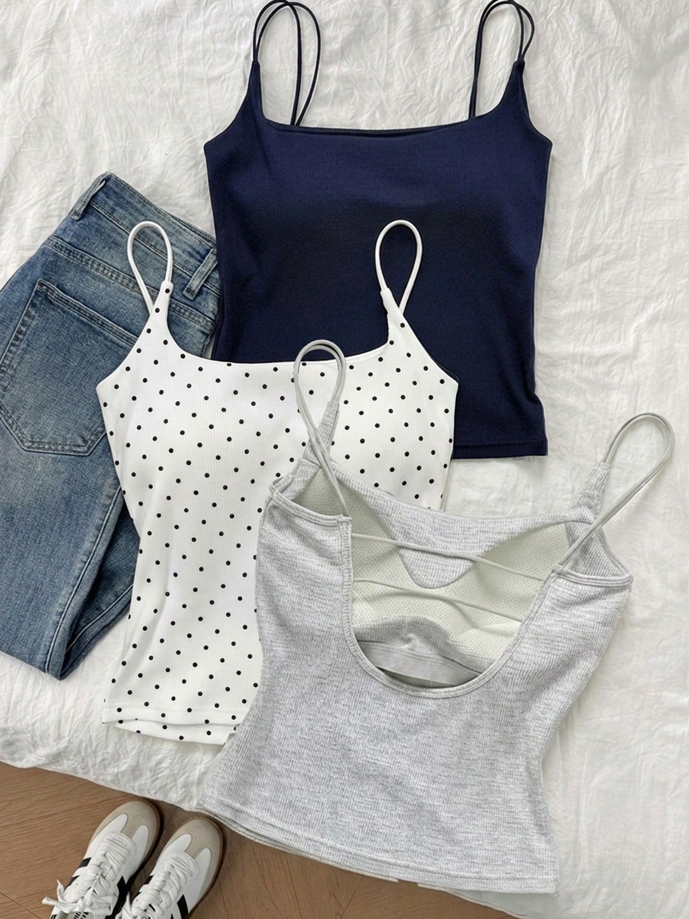 Tseoso Women's 3-Pack Ribbed Camisole Tops With Built-In Padded Bra,White With Black Polka Dots,Royal Blue,Heather Gray,Summer Casual Everyday Tank Tops,Y2K