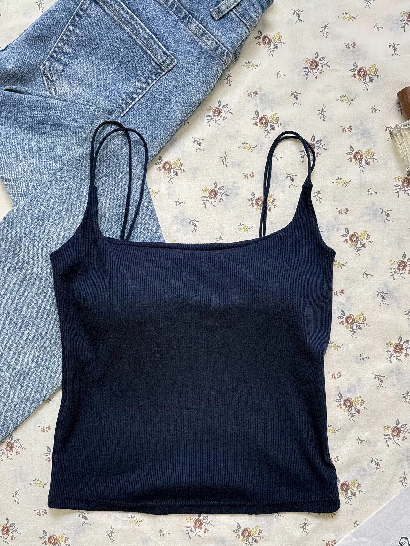 Tseoso Women's 3-Pack Ribbed Camisole Tops With Built-In Padded Bra,White With Black Polka Dots,Royal Blue,Heather Gray,Summer Casual Everyday Tank Tops,Y2K