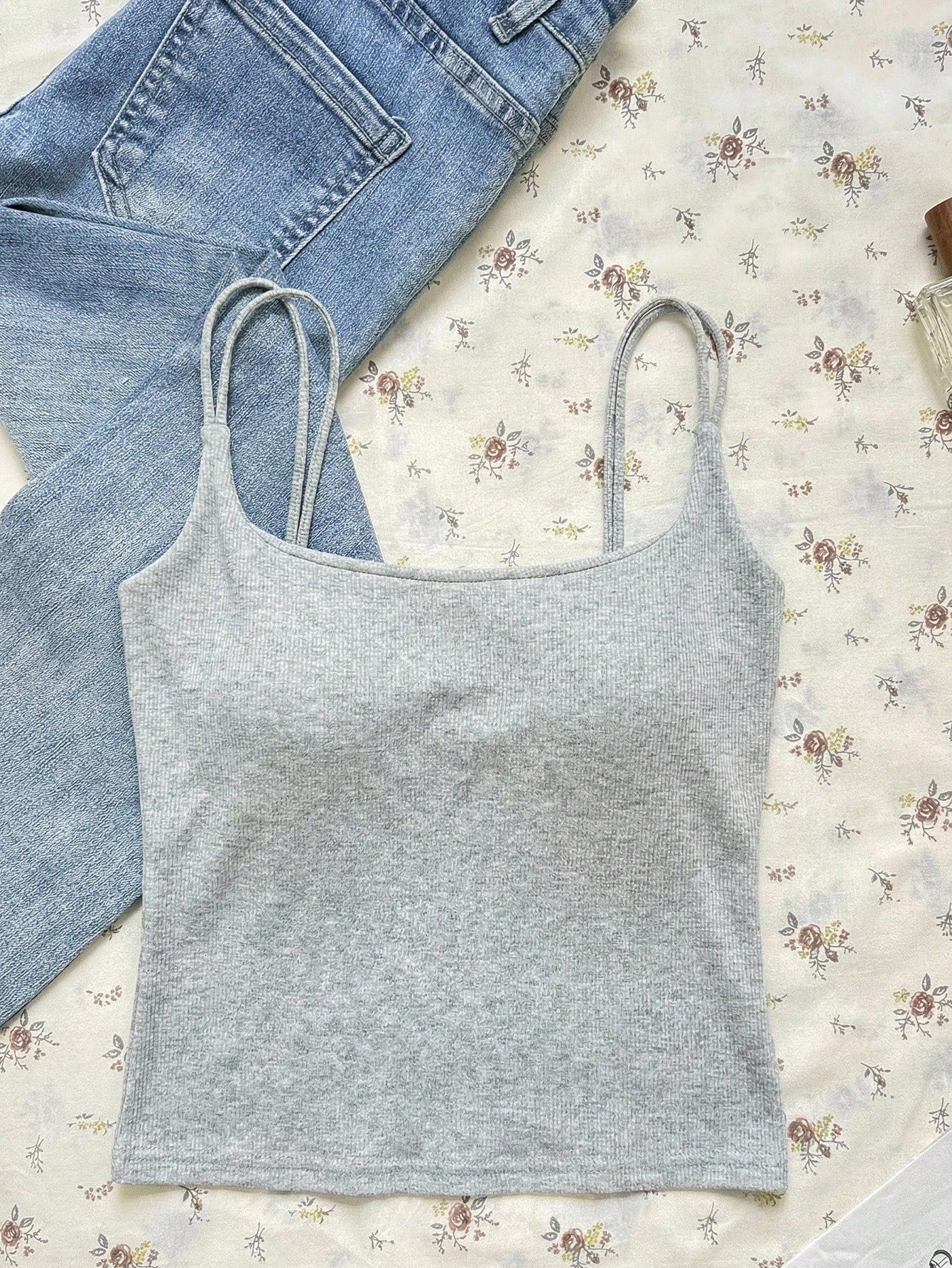 Tseoso Women's 3-Pack Ribbed Camisole Tops With Built-In Padded Bra,White With Black Polka Dots,Royal Blue,Heather Gray,Summer Casual Everyday Tank Tops,Y2K