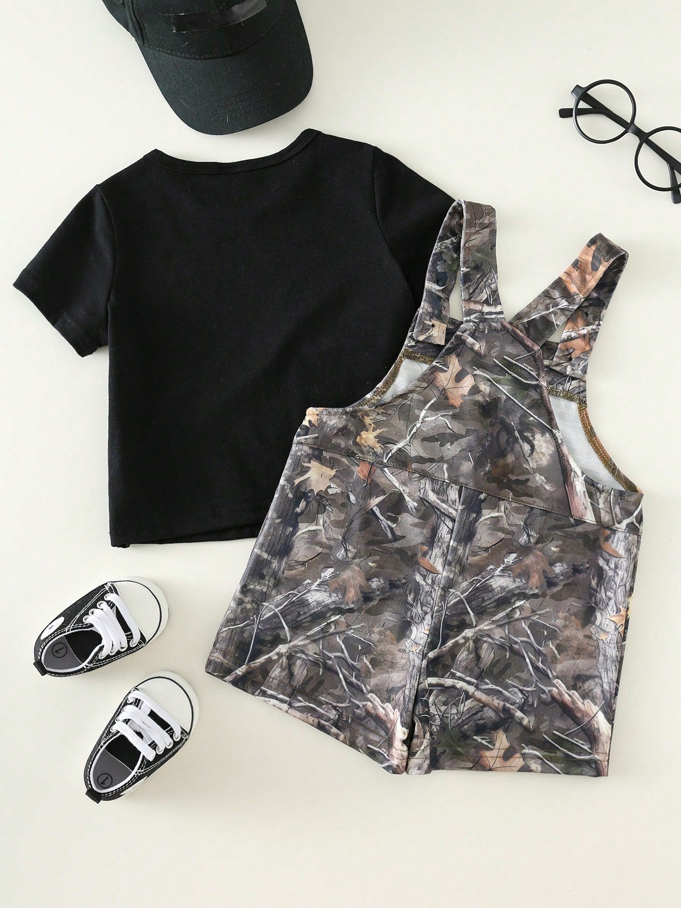 Unisex Baby 2pcs/Set Casual Fashion Black Short Sleeve T-Shirt And Camouflage Bib Shorts Overalls,Summer Vacation Streetwear Camo Toddler Boy Outfit