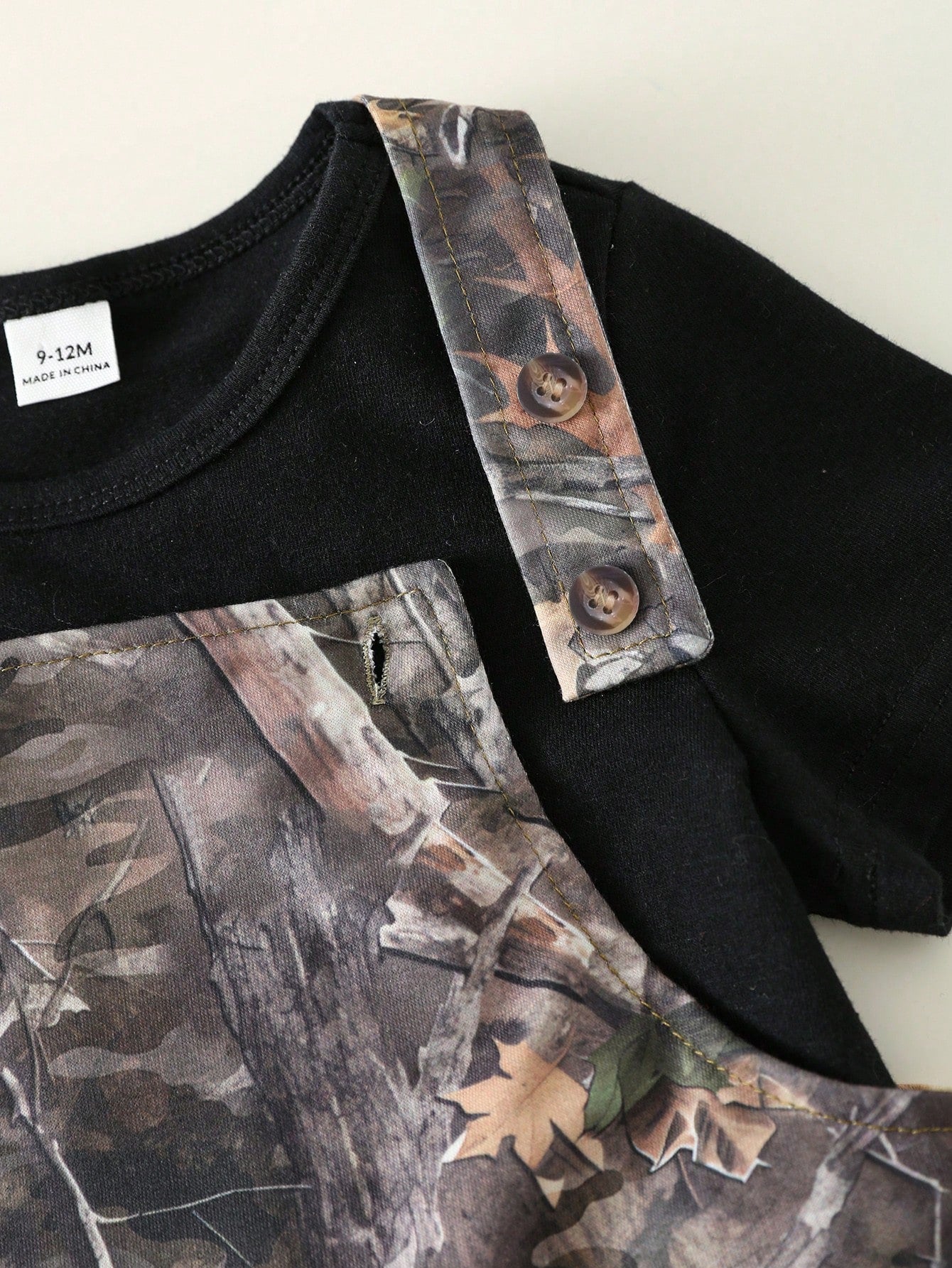 Unisex Baby 2pcs/Set Casual Fashion Black Short Sleeve T-Shirt And Camouflage Bib Shorts Overalls,Summer Vacation Streetwear Camo Toddler Boy Outfit