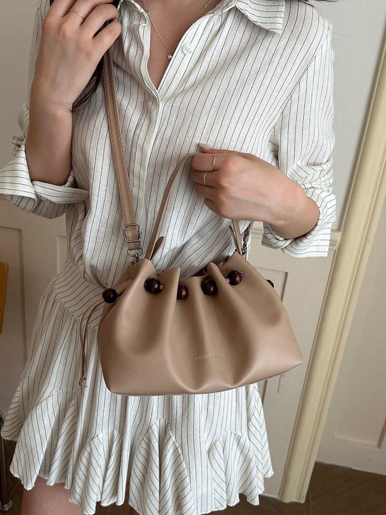 Women's Bucket Bag For Work Commute, Korean Style Fashion Shoulder Bag, 2026 Spring/Summer Niche Minimalist Premium Crossbody Bag