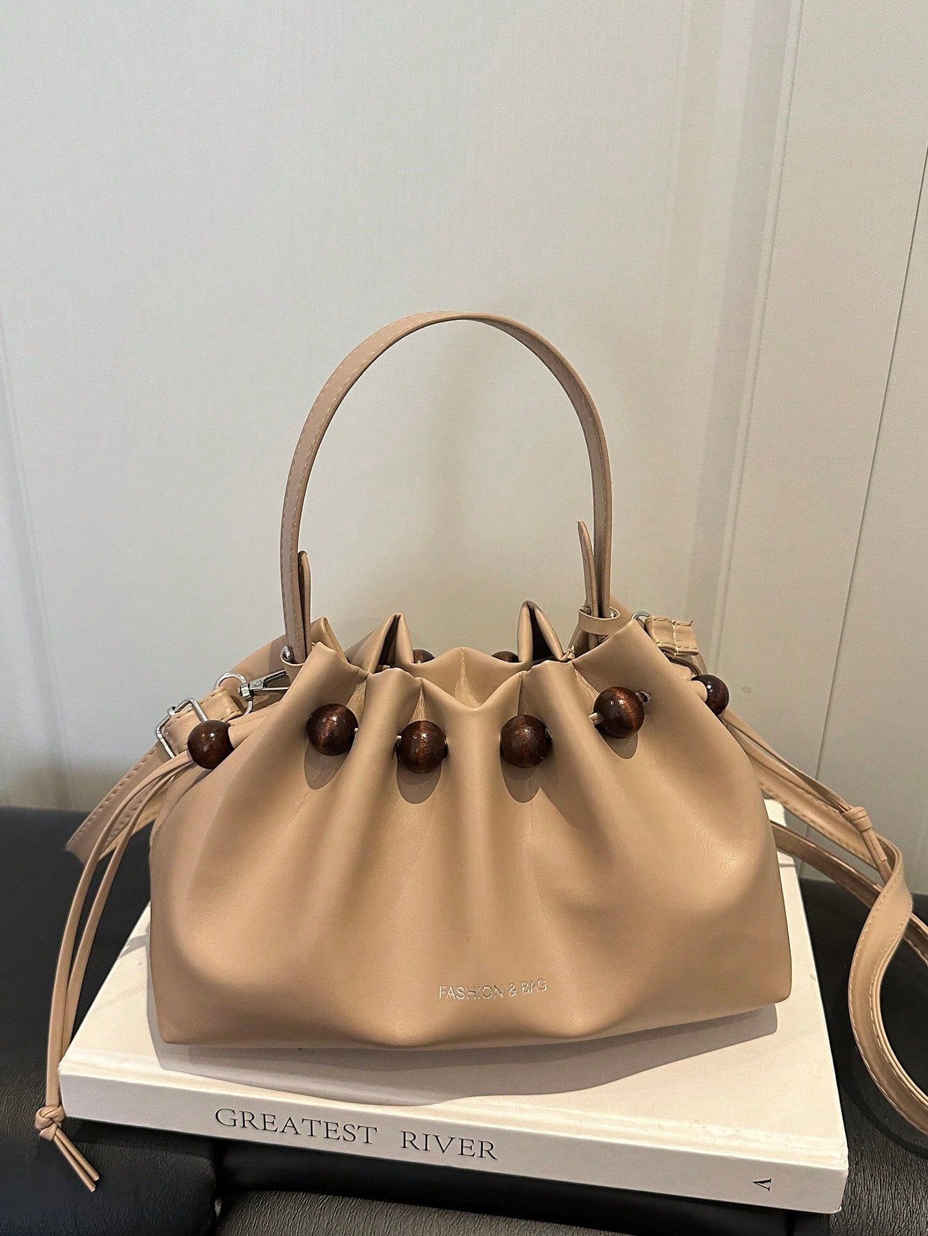 Women's Bucket Bag For Work Commute, Korean Style Fashion Shoulder Bag, 2026 Spring/Summer Niche Minimalist Premium Crossbody Bag