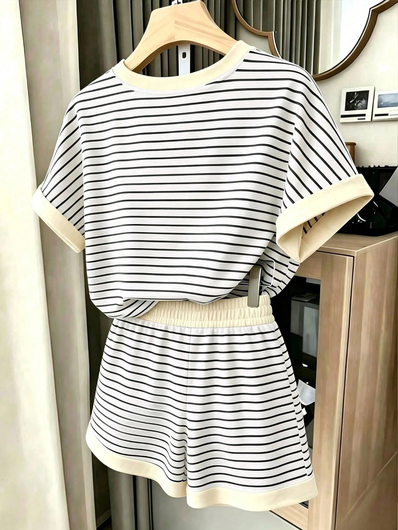 Women's Casual Comfortable Striped Short Sleeve Top And Shorts Set, 2 Pieces Loungewear Suitable For Daily Wear And Beach Vacation Elegant Summer