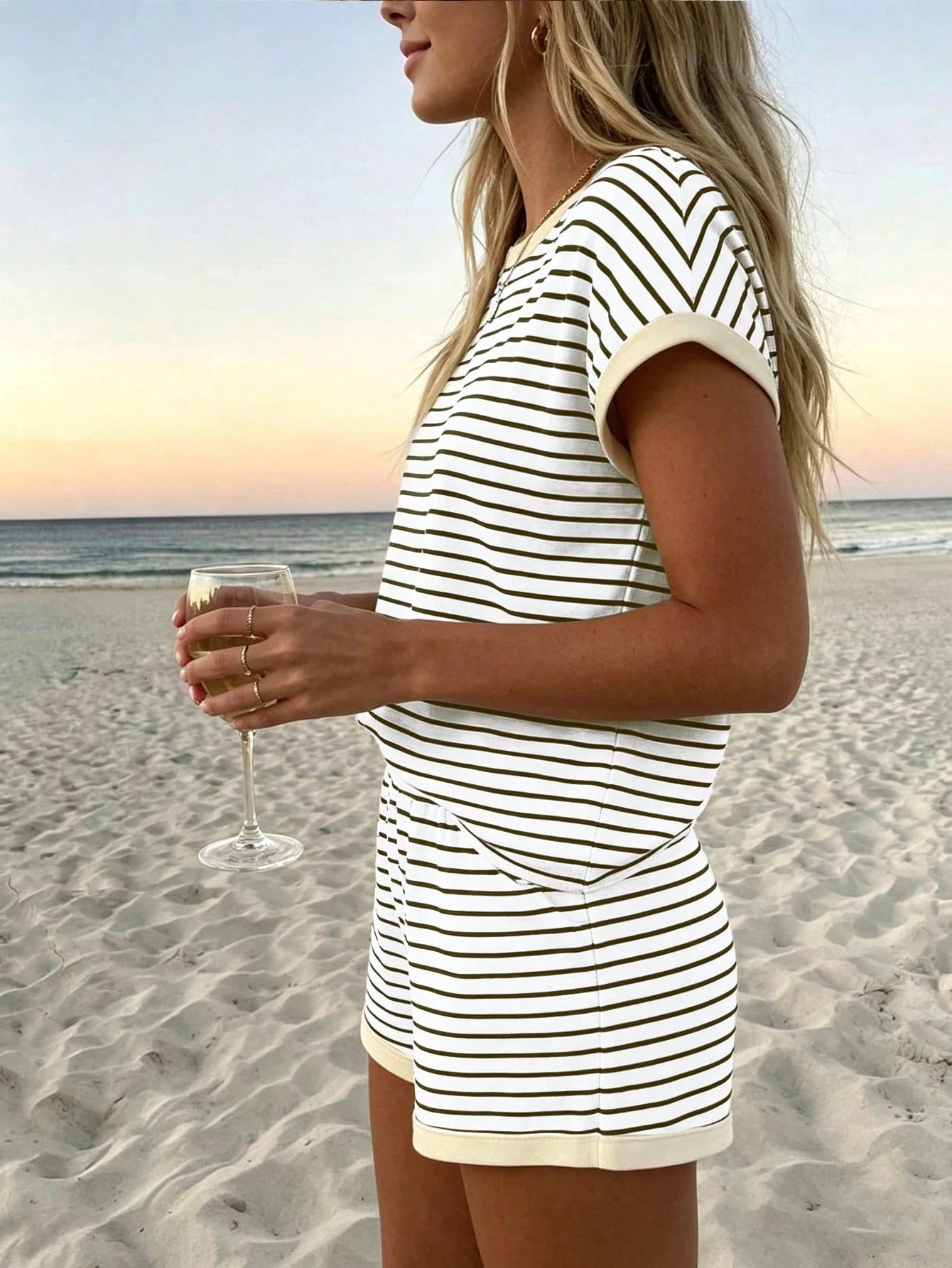 Women's Casual Comfortable Striped Short Sleeve Top And Shorts Set, 2 Pieces Loungewear Suitable For Daily Wear And Beach Vacation Elegant Summer