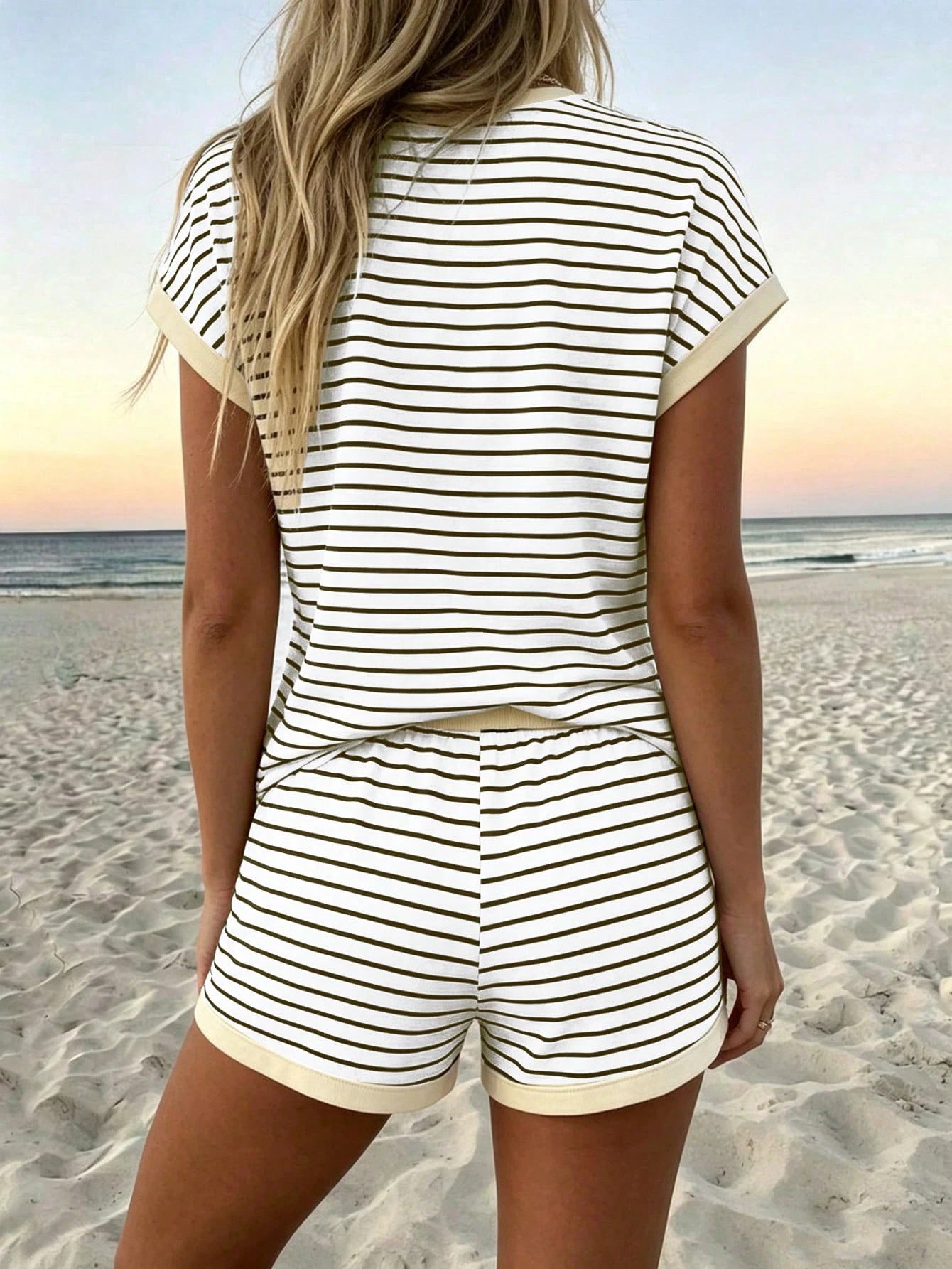Women's Casual Comfortable Striped Short Sleeve Top And Shorts Set, 2 Pieces Loungewear Suitable For Daily Wear And Beach Vacation Elegant Summer