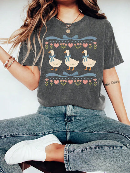Women's Retro 80s Goose Print Round Neck Short Sleeve Casual T-Shirt, Funny Blue Ribbon Goose Women's Top, Vintage Goose Women's Summer Clothing, Cute Farm Animal Summer Top