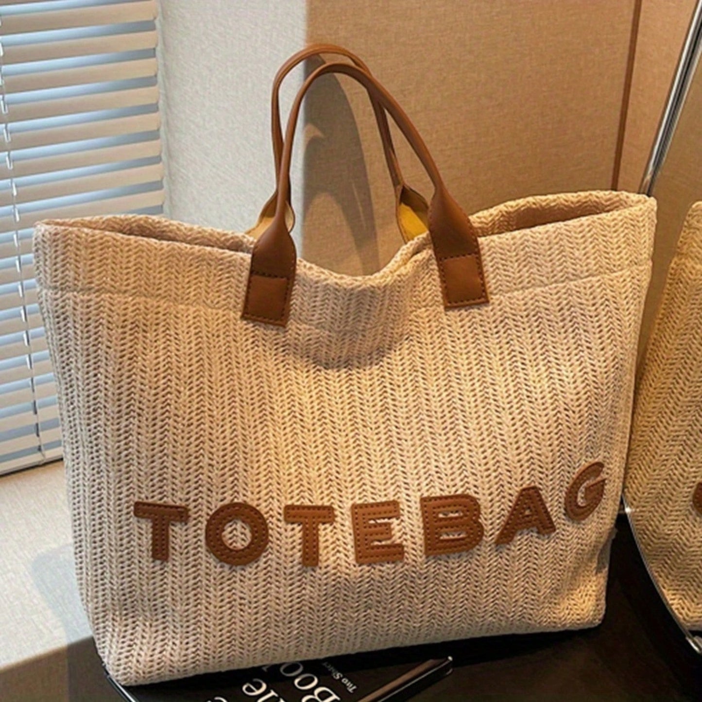 Women's Woven Handbag- Minimalist And Elegant Design, Suitable For Work, Travel, And Beach Scenes. Decorative Stitching And Fine Weaving Techniques
