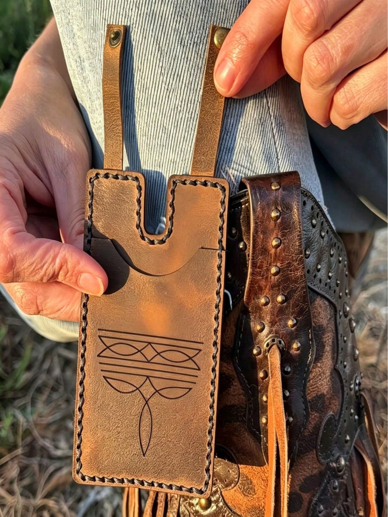 XD Novelty Western Boots Style Wallet- Snap Closure, Compact & Portable Small Wallet, Multifunctional Women's Wallet, Unique Card Holder, Card Case, Coin Purse, Mini Wallet, Ideal For Going Out, Danc